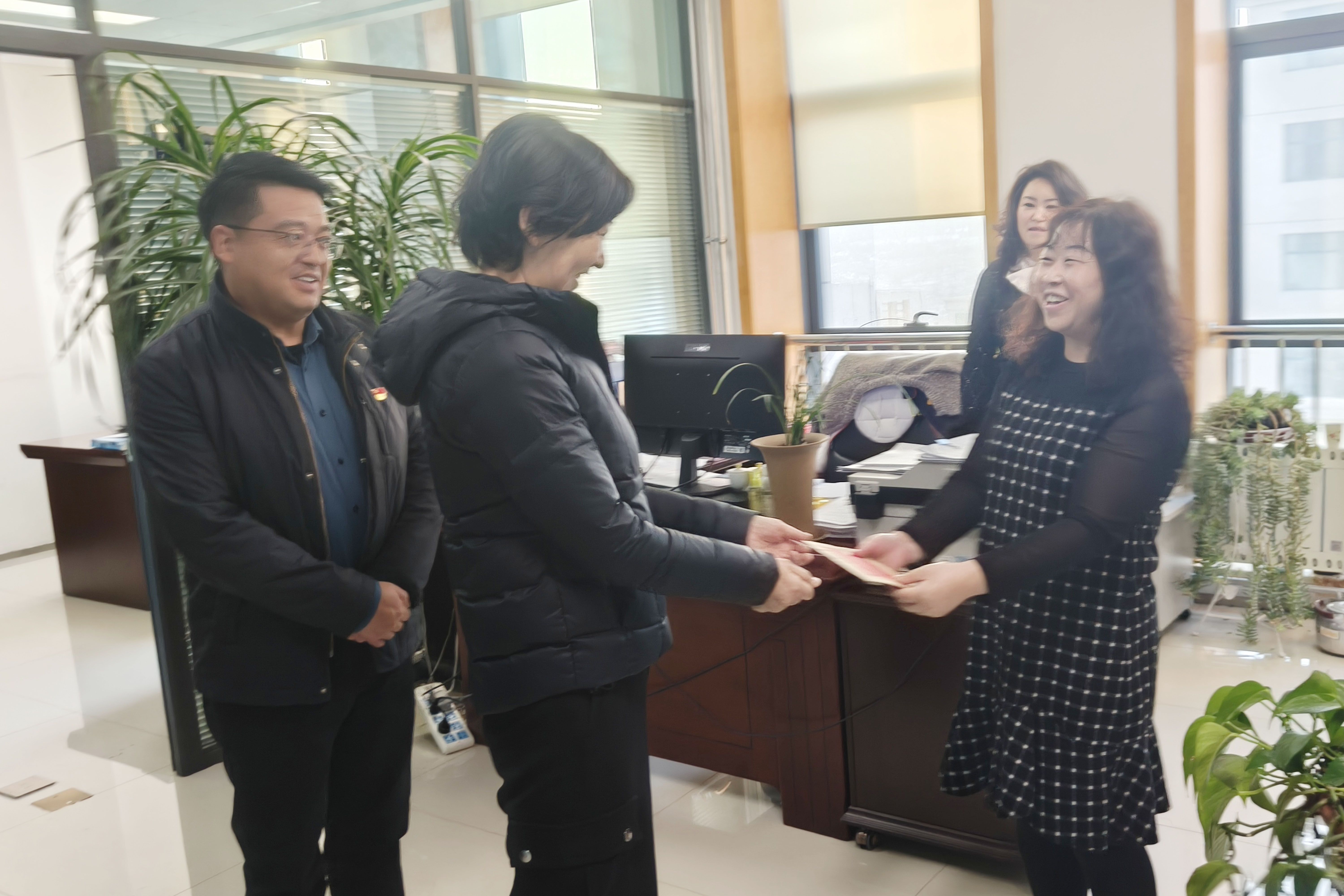 1767767900170791.jpg 黨員慰問3.jpg