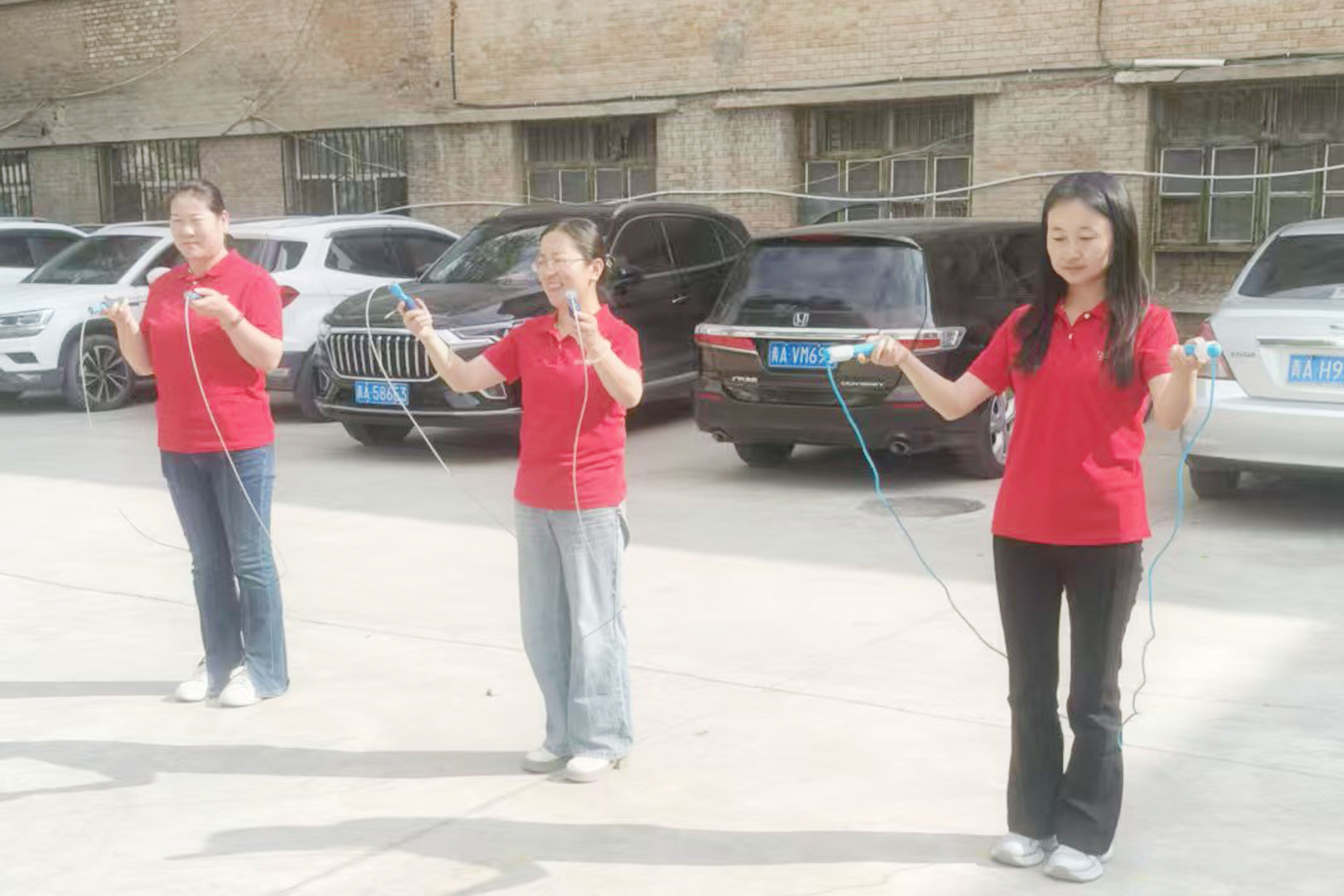 建設(shè)工程公司開(kāi)展“慶國(guó)慶 迎中秋”文體活動(dòng)3.jpg